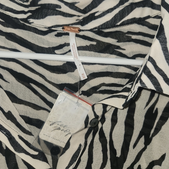 Nwt free people Zebra print flowy long sleeve button down shirt size medium - Picture 7 of 9